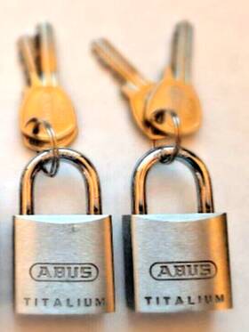 64ti Abus 64ti/25 Padlocks. 2 Keyed Alike With 4 Keys Total. Perfect For Luggage 25mm
