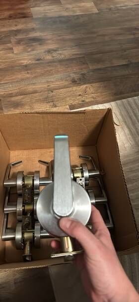 4605ln Accentra 3566 Formerly Yale Au Storeroom Lever Lockset Satin Silver With Key