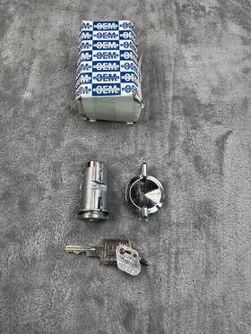Ilc138 Aci Automotive Ignition Lock Cylinder With Keys For Gm Cars New Old Stock