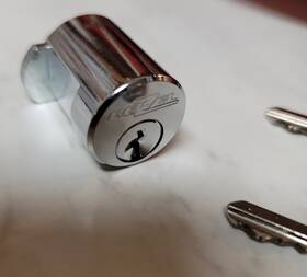 21004062 Bezel Cylinder Lock
