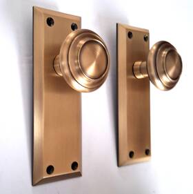 807804 Grendeur Passage Fifth Avenue Long Plate Circulaire Knob Vintage Brass