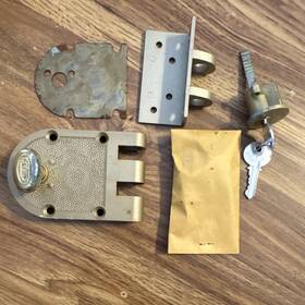 D1066 Keil Pin Tumbler Cylinder Jimmy-proof Rim Deadlock Brass Lacquer