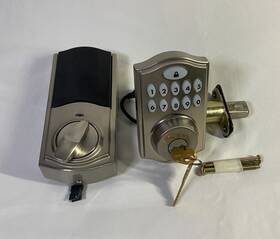 450241 Kwikset Smartcode Deadbolt Smartlock Z-wave Keys Included Satin