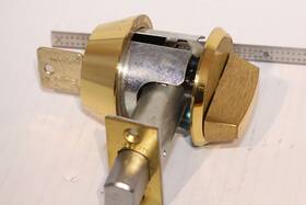 11-0102-605-00 Medeco Maxum Bright Brass Deadbolt M3 With 1 Key