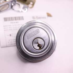 B560p-626 Schlage Single Cylinder Deadbolt Grade 2 Satin Chrome B560p 626