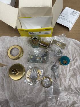 101rt Valli & And 101 Rt 03 - Single Deadbolt Polished Brass Unused Scuffs