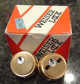 D4371 Weiser Lock Double Cylinder Deadbolt Brass 2-3/4 Inch Setback Nos