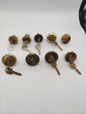 62601 Wesler Lot Of 9 Lock Cylinders With Key Brass/steel Center Mount Pop In Style
