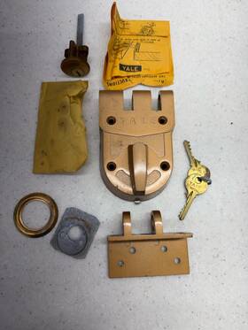 Yale 010608554886 197-1/4 Jimmy-proof Deadlock Vintage Unused Gold Color