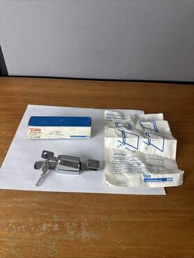 L108 Yale Mfg. Showcase Lock 1 With 2 Keys Unused Instructions