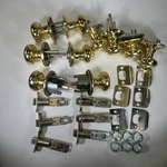 Schlage Brass Doorknobs Interior Locking Latches Jam Lot Of 10 Keys. Fixed Price $87.95.